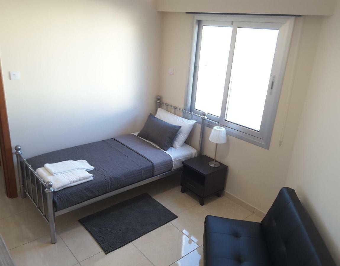 Lighthouse By The Sea Lovely 2Bdr Apartment Paphos Exterior photo