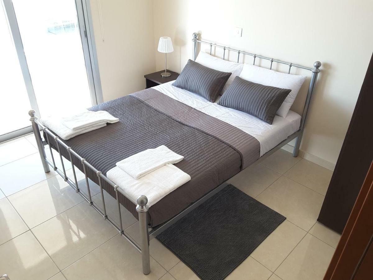 Lighthouse By The Sea Lovely 2Bdr Apartment Paphos Exterior photo