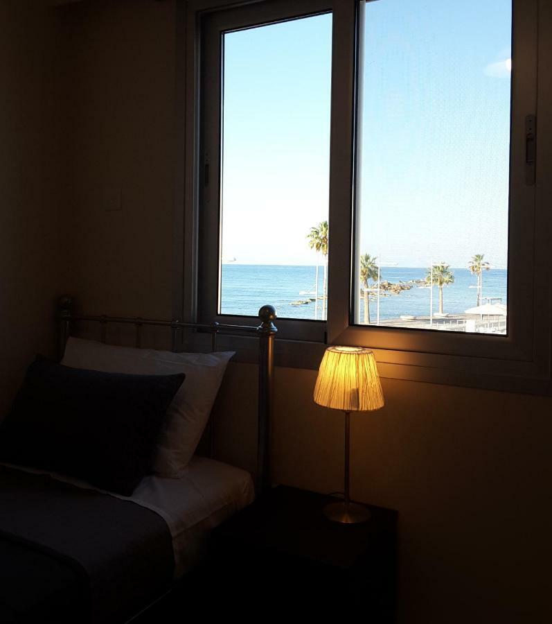 Lighthouse By The Sea Lovely 2Bdr Apartment Paphos Exterior photo