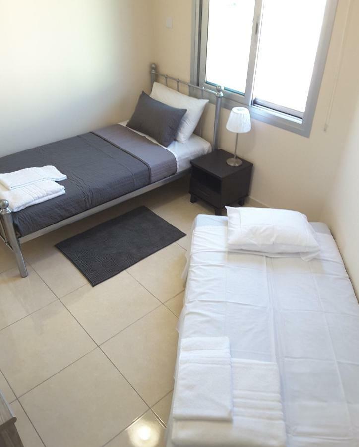 Lighthouse By The Sea Lovely 2Bdr Apartment Paphos Exterior photo