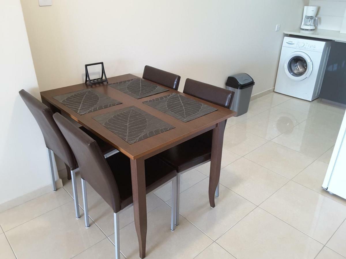 Lighthouse By The Sea Lovely 2Bdr Apartment Paphos Exterior photo