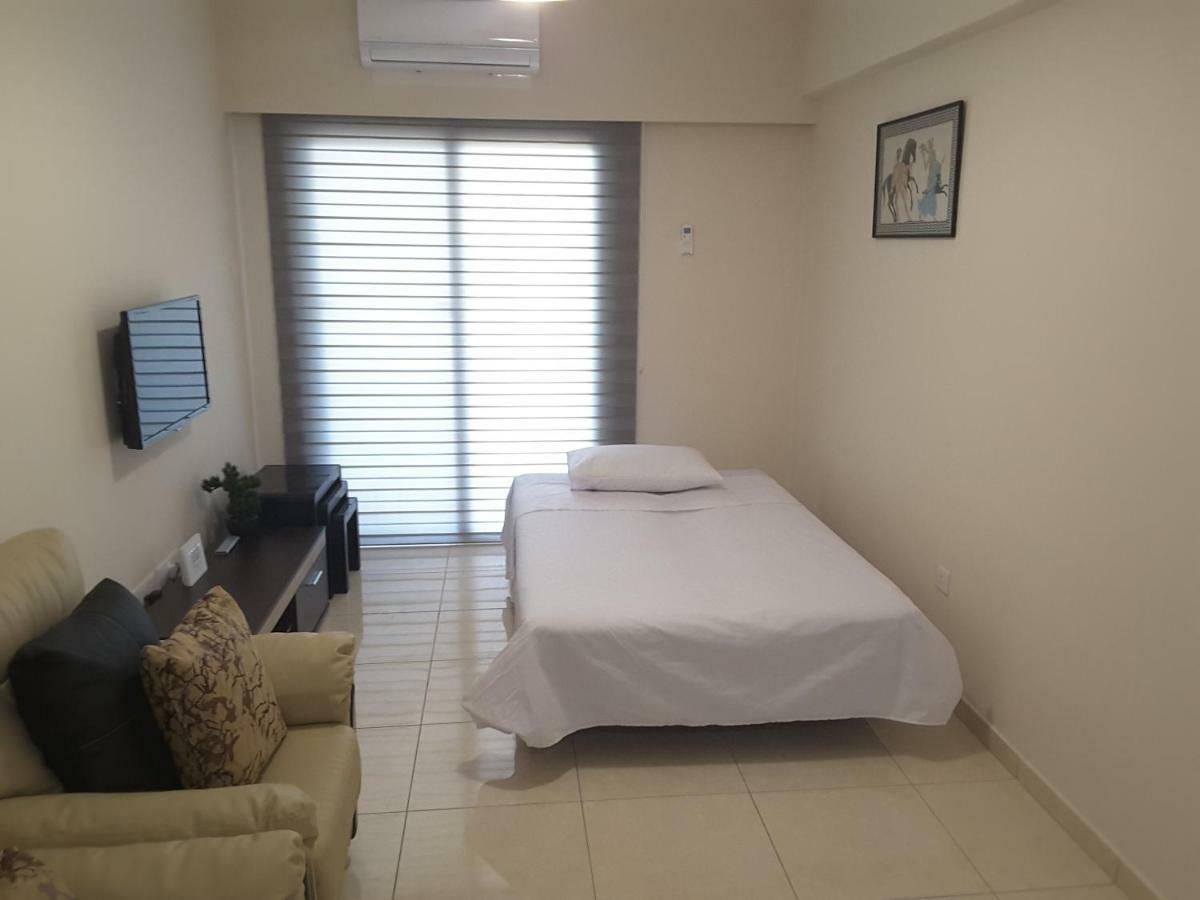 Lighthouse By The Sea Lovely 2Bdr Apartment Paphos Exterior photo