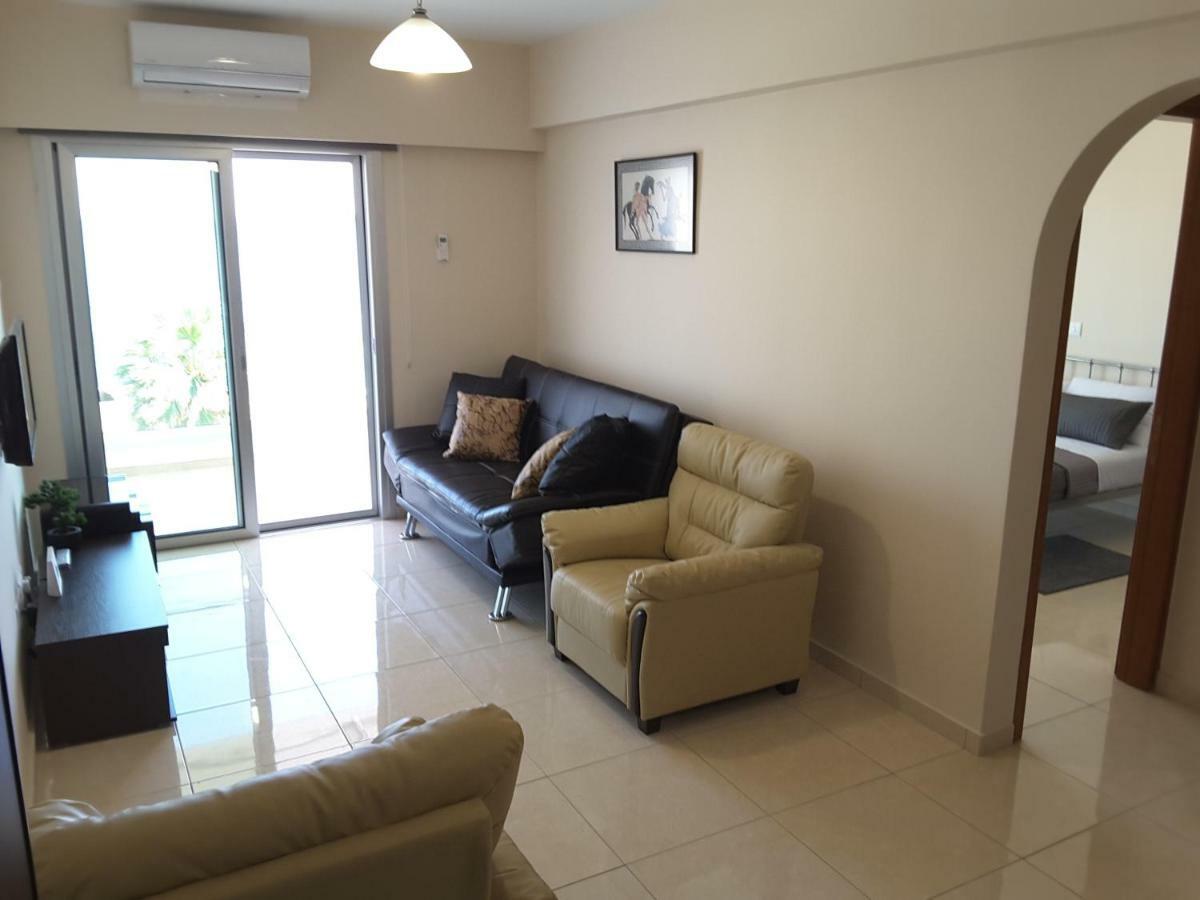 Lighthouse By The Sea Lovely 2Bdr Apartment Paphos Exterior photo